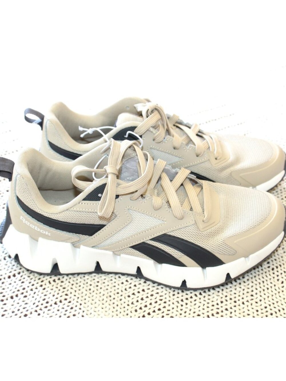 Reebok Zig Dynamica Athletic Men's Sneakers size 10.5US Beige & Black New no box